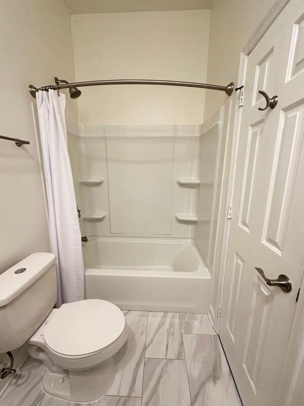 Building Photo - 235 King St