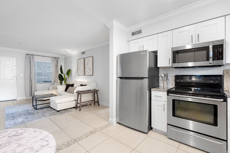 Building Photo - 3215 W Swann Ave