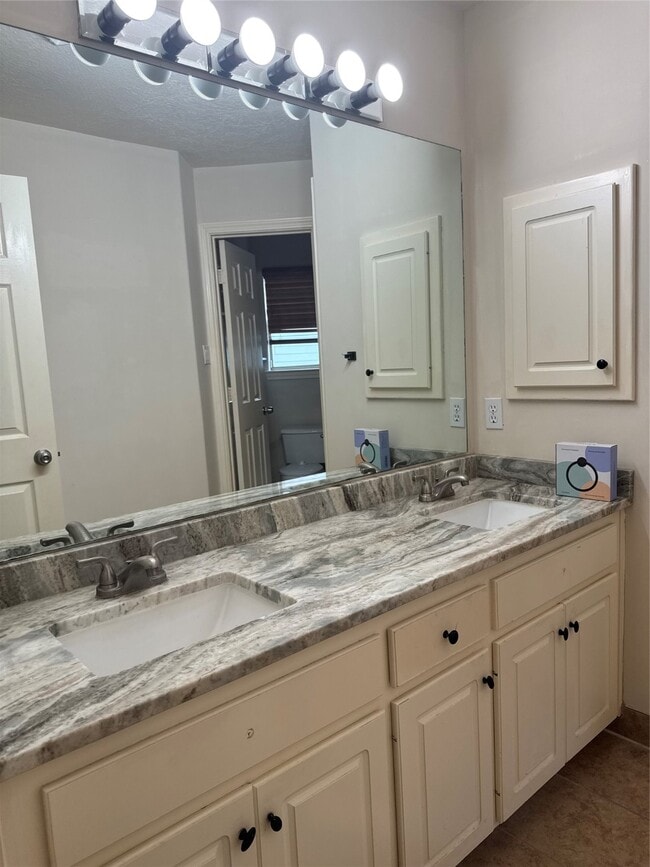 Building Photo - 8230 Falling Water Ct