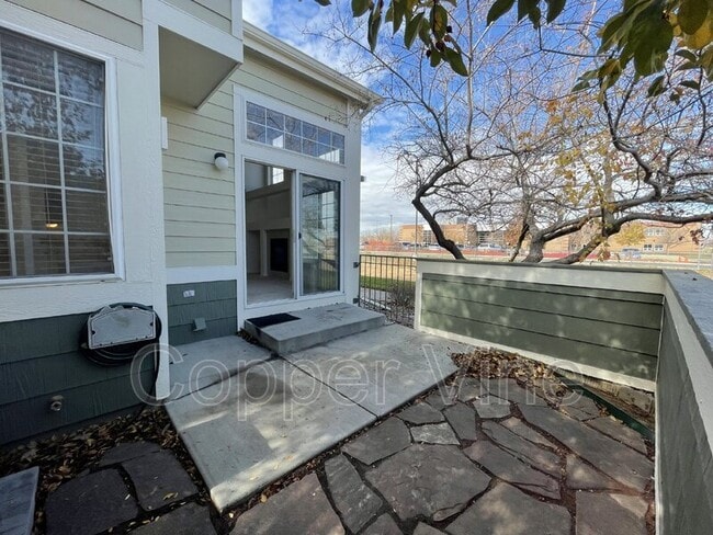 Building Photo - 930 Button Rock Dr