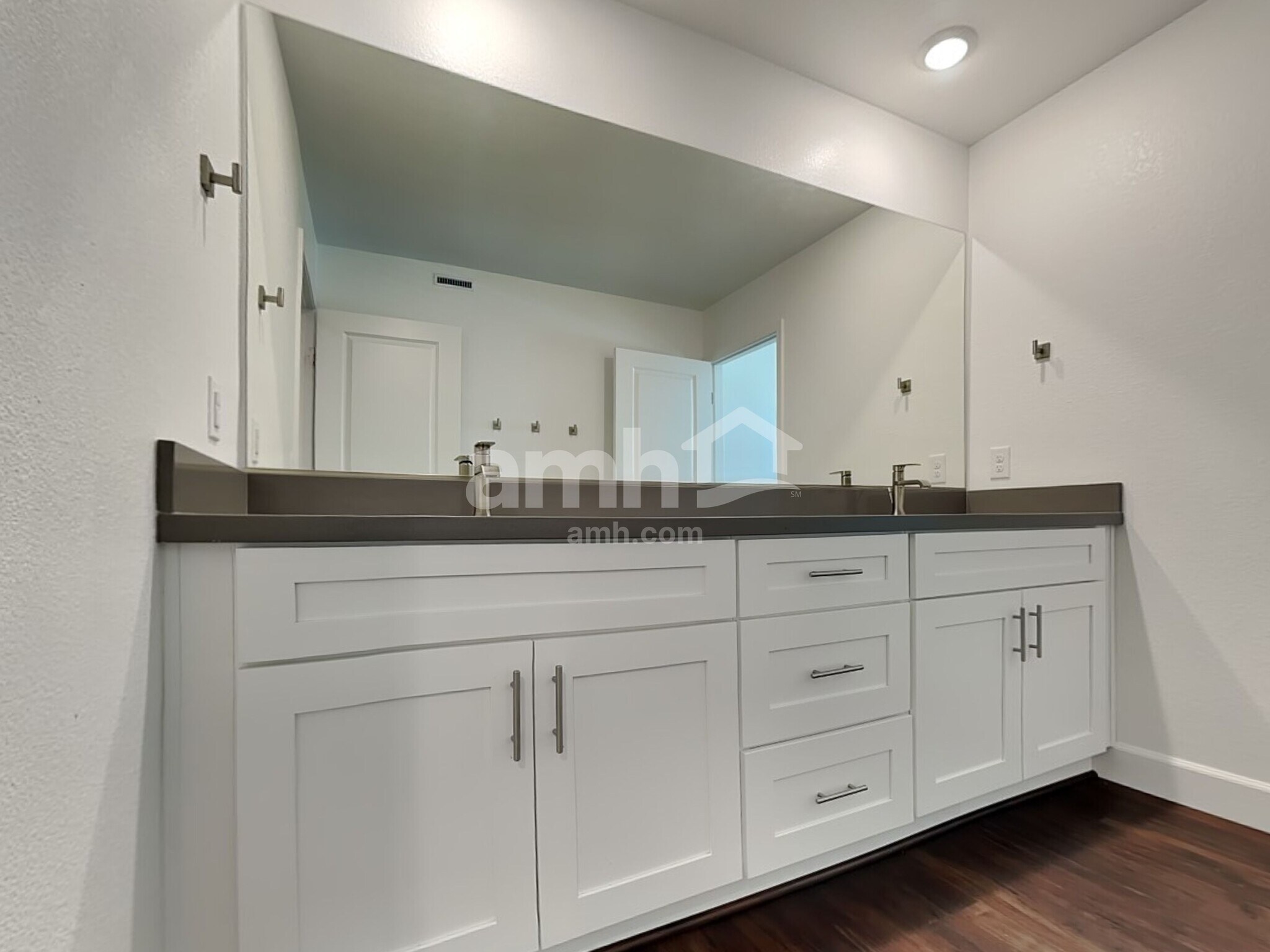 Building Photo - 10324 Beaver Tail St