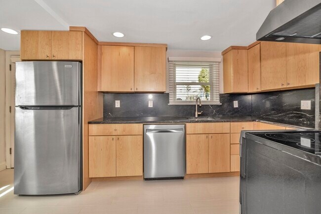 Building Photo - 38 Grassmere Rd