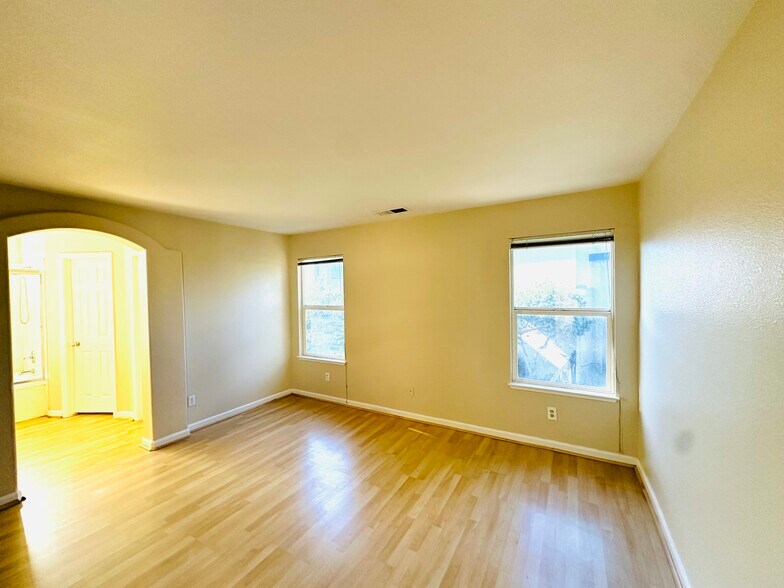 Building Photo - 3729 Seine Ct