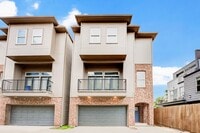 Building Photo - House with expansive rooftop deck overlook...