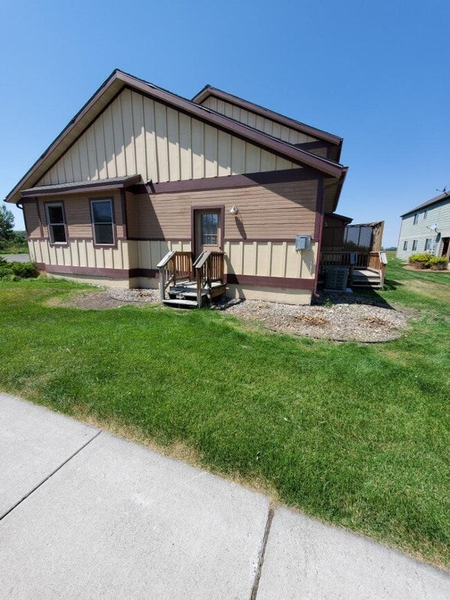 Building Photo - 905 Saxon Way