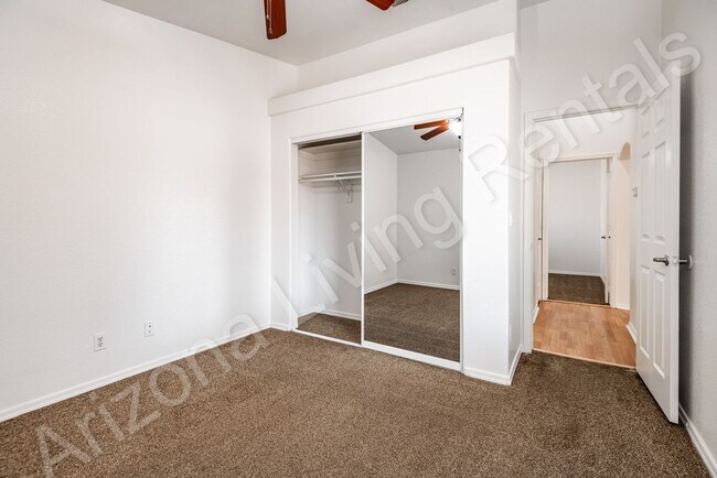 Building Photo - AMAZING 4 BEDROOM HOME