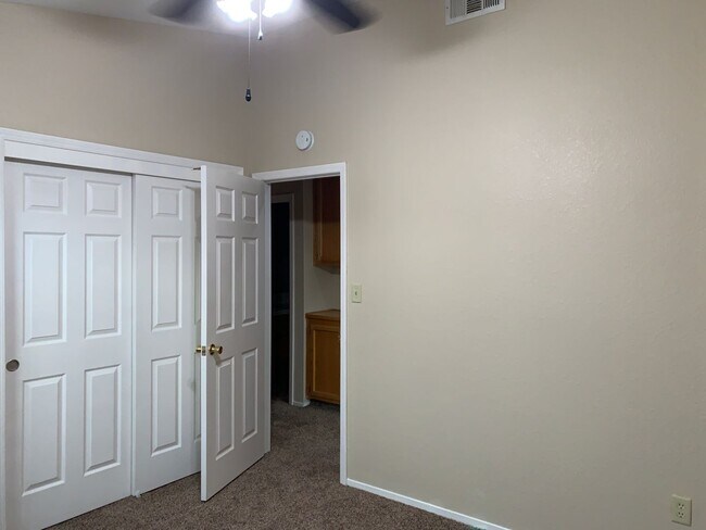 Building Photo - 8409 Tamworth St - SW - Beautiful 3 + Offi...