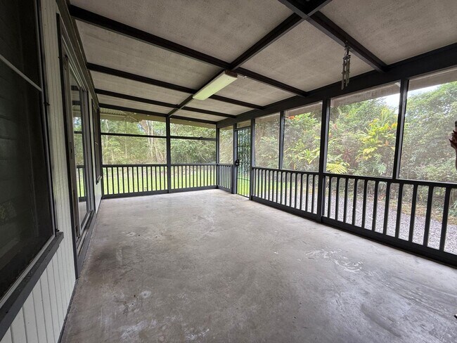 Building Photo - Partially Renovated 4BR/1.5BA Home in Hilo!