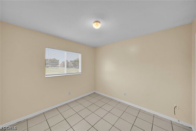 Building Photo - 3738 Santa Barbara Blvd