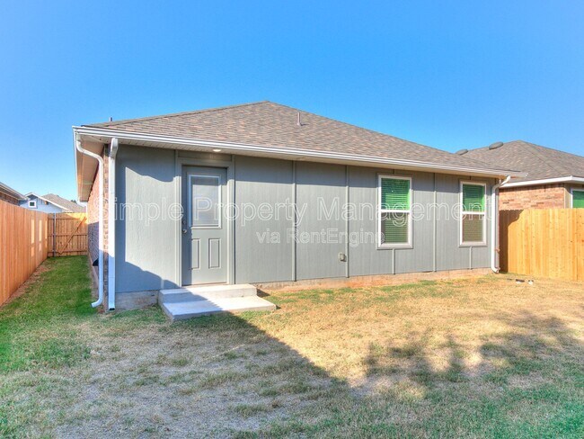 Building Photo - 11520 SW 12th St