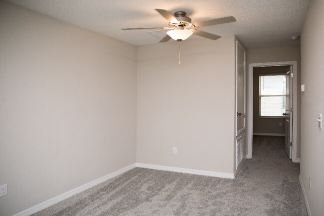 Building Photo - 552 Argyll Dr