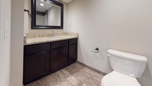 Building Photo - Affordable five bedroom house close to U o...