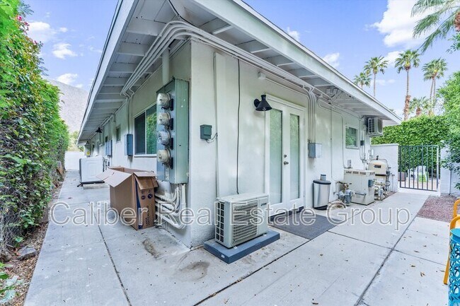 Building Photo - 502 Calle Santa Rosa S