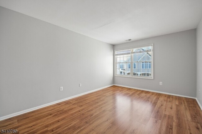 Building Photo - 915 Kensington Ln