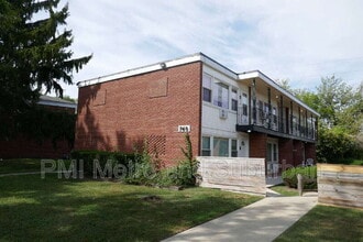 Building Photo - 748 E 5th Ct
