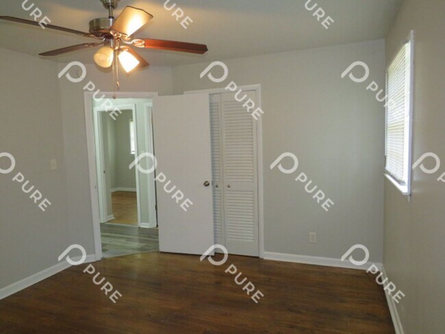 Building Photo - 2217 Linde St NW