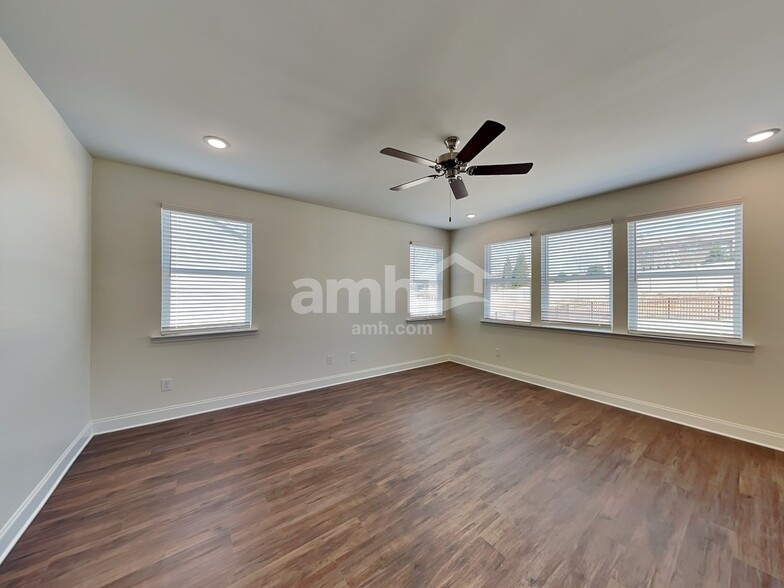 Building Photo - 3760 Blackshear Pl