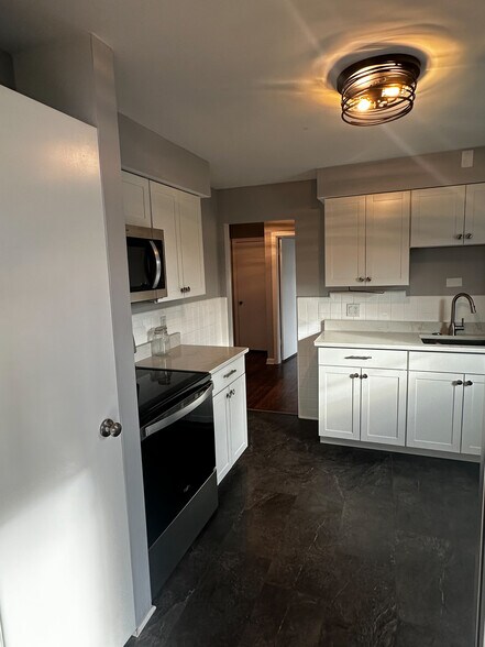 Building Photo - 7524 Montgomery Rd