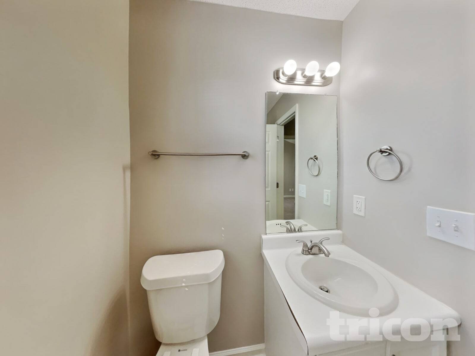 Building Photo - 104 Roundtree Ct