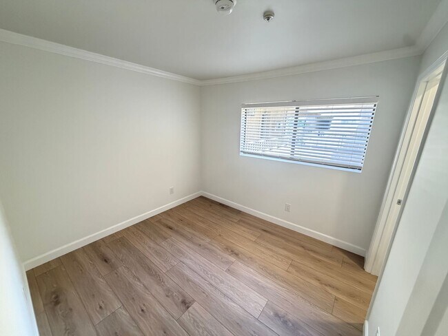 Building Photo - Cozy 2 Bedroom 1 Bath Unit