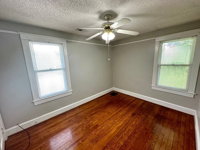 Building Photo - 321 50th St