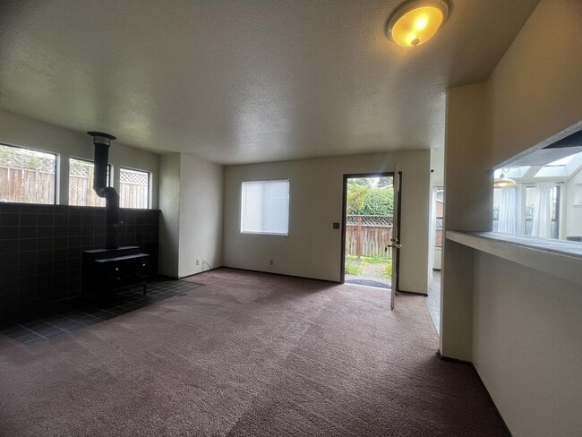 Building Photo - 674 Hidden Creek Rd