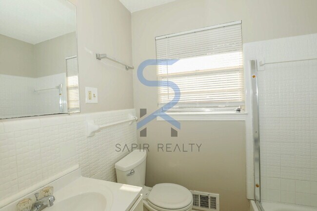 Building Photo - Peaceful Suburban Living Awaits – 3BR/1.5BA Home