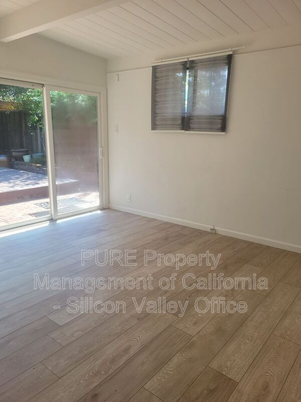 Building Photo - 340 Ely Pl