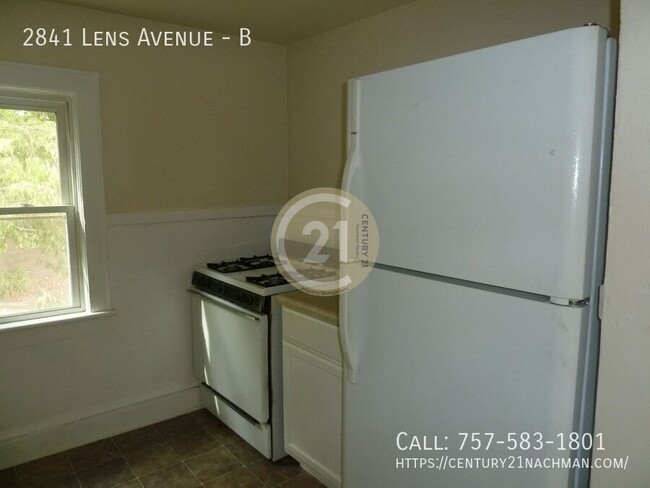 Building Photo - 2841 Lens Ave