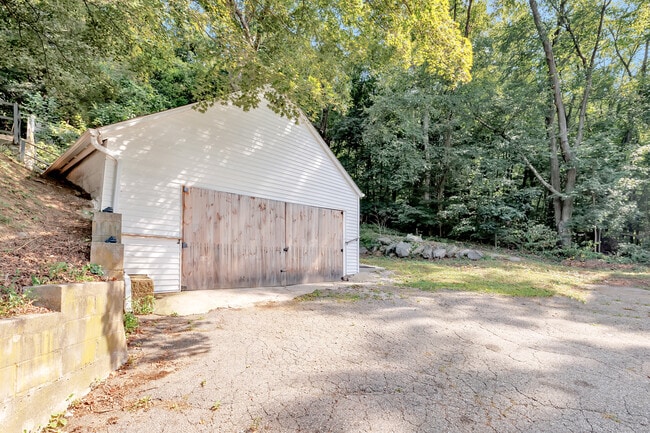 Building Photo - 18 Vose St