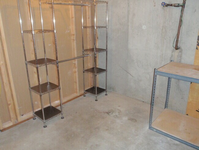 Building Photo - 6361 Clay Park Dr