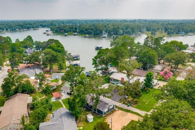 Building Photo - 1813 Oak Shore Dr