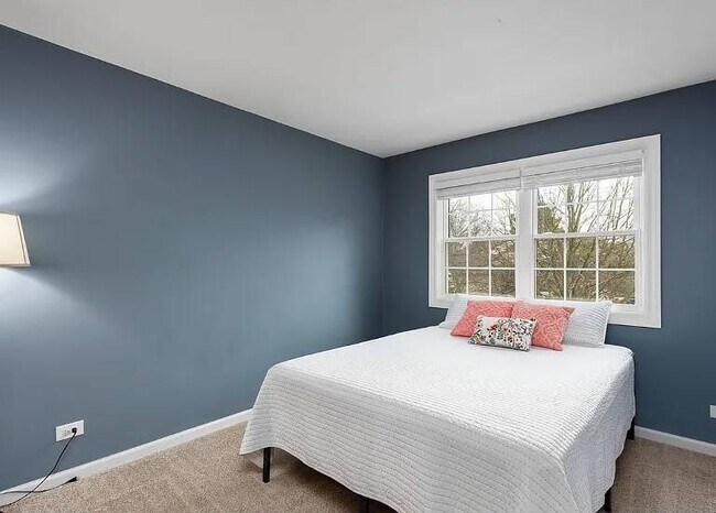 Building Photo - 27W220 Chelsea Cir