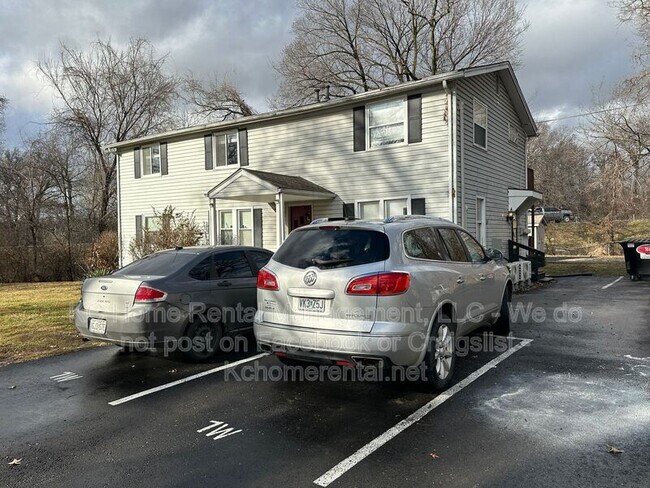 Building Photo - 4400 NE 46th Terrace