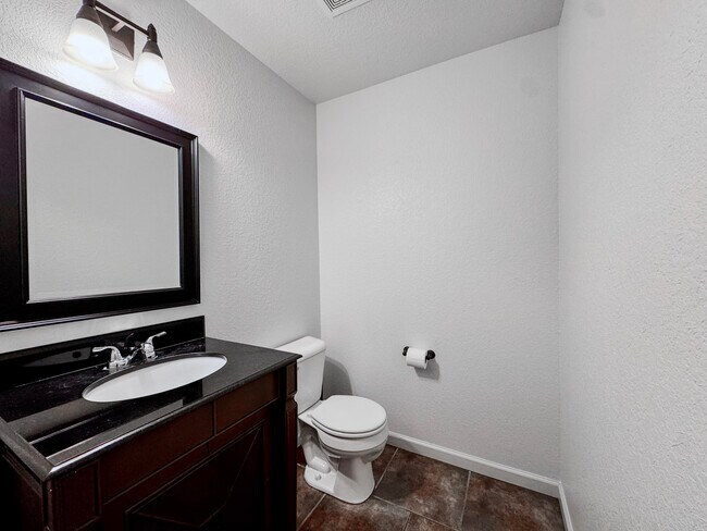 Building Photo - 36 Talladega Loop