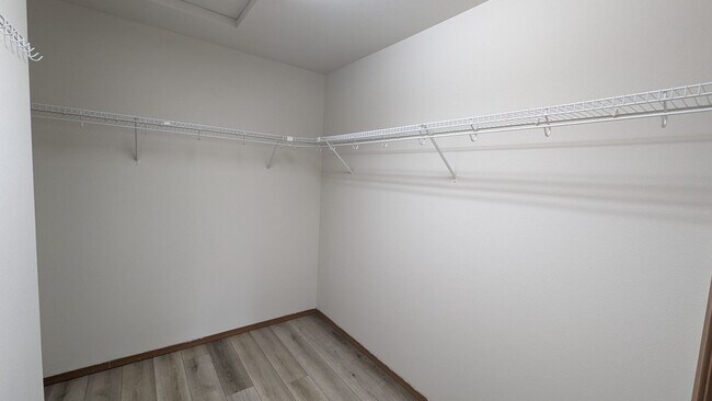 Building Photo - 1596-1596 Peggy Lp