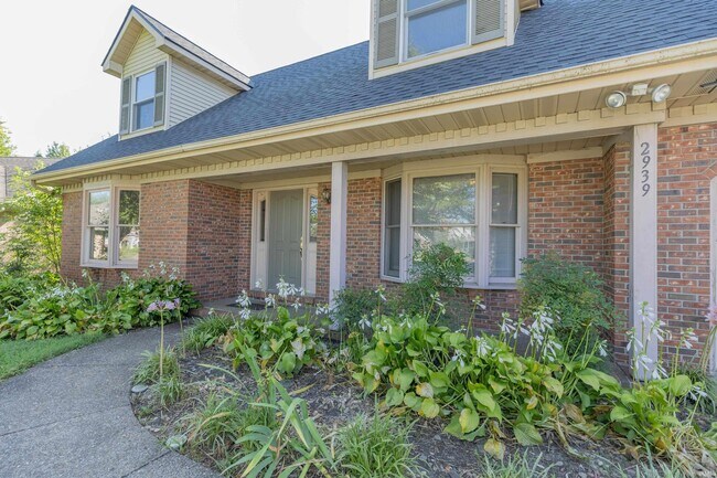 Building Photo - 2939 Woodside Ct