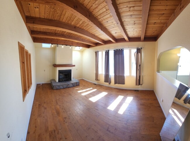 Building Photo - 5 Bedroom 3 Bath close to Poly, hiking and shopping!!