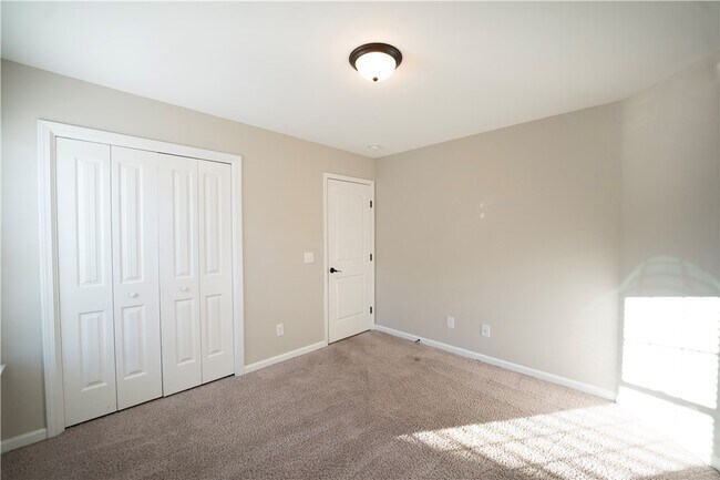 Building Photo - 123 Grimsby Rd