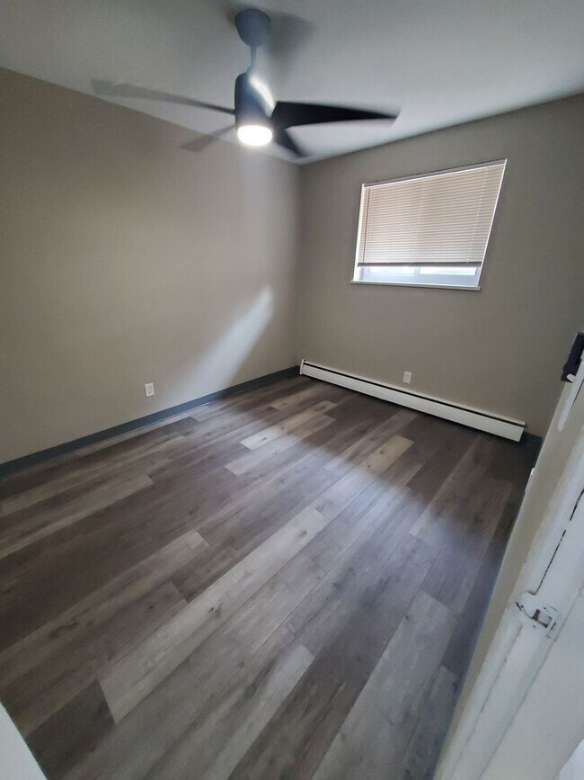 Interior Photo - 417 N Washington Ave 8 family