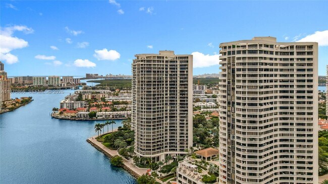 Building Photo - 2800 Island Blvd