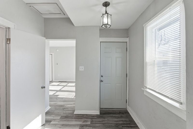 Building Photo - 851 S Millwood Ave