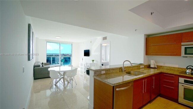 Building Photo - 2641 N Flamingo Rd