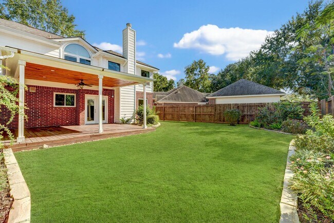 Building Photo - Stunning 4-Bedroom, 2.5-Bathroom Home with...