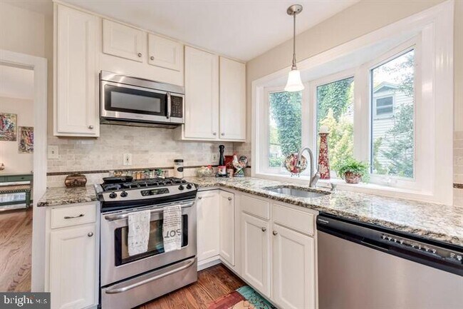 Building Photo - 523 Wayne Ave