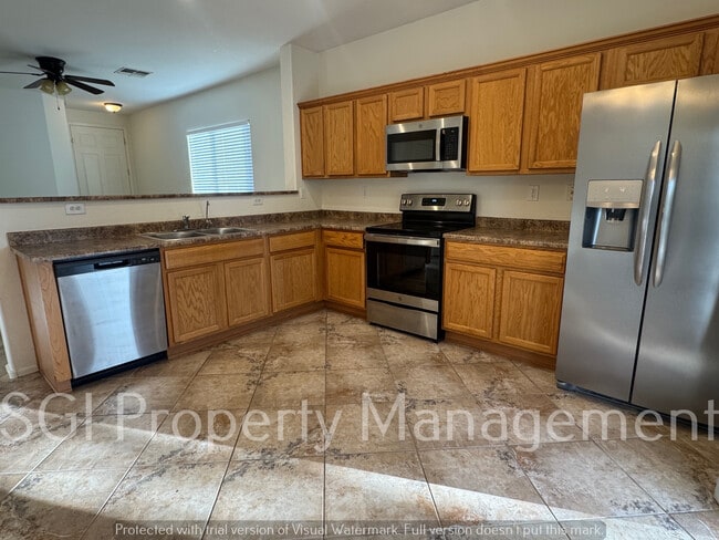 Building Photo - 39531 N White Tail Ln