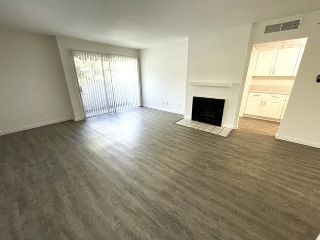 Building Photo - 3445 Mentone Ave
