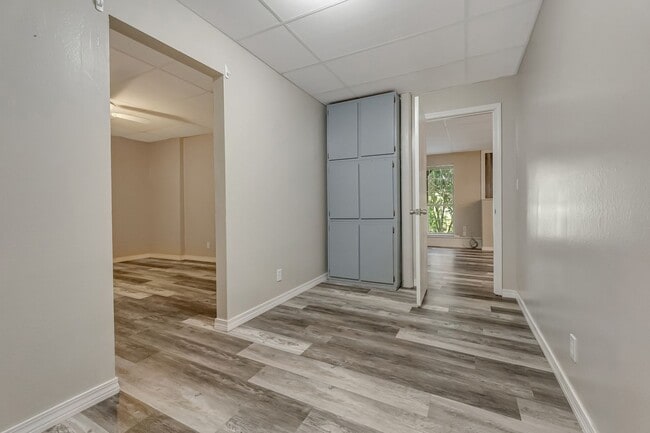 Building Photo - Private Walkout Basement Unit Overlooking ...