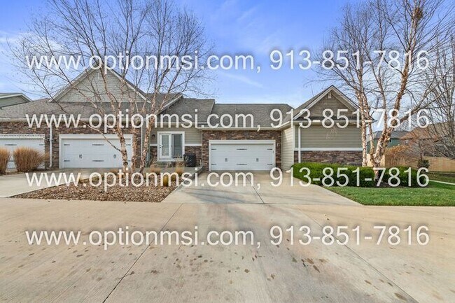 Building Photo - Blue Valley Townhome!