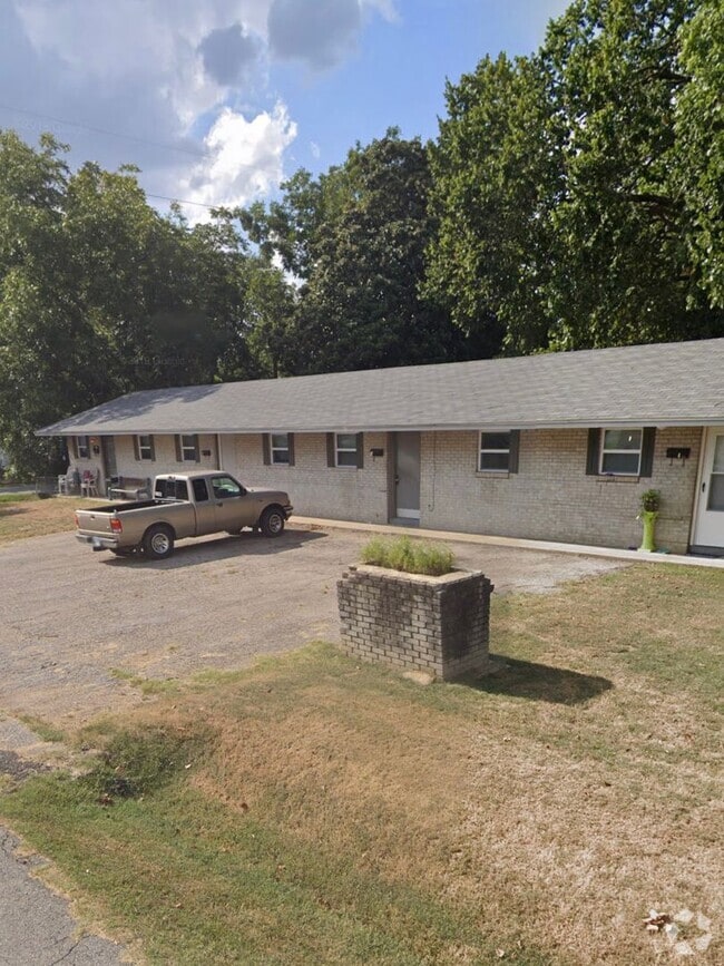Building Photo - VICKSBURG 4 PLEX